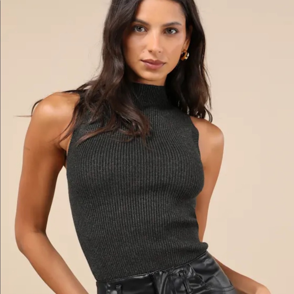 Lulu’s Sleeveless Mock-neck Top. Size S. Heather Black